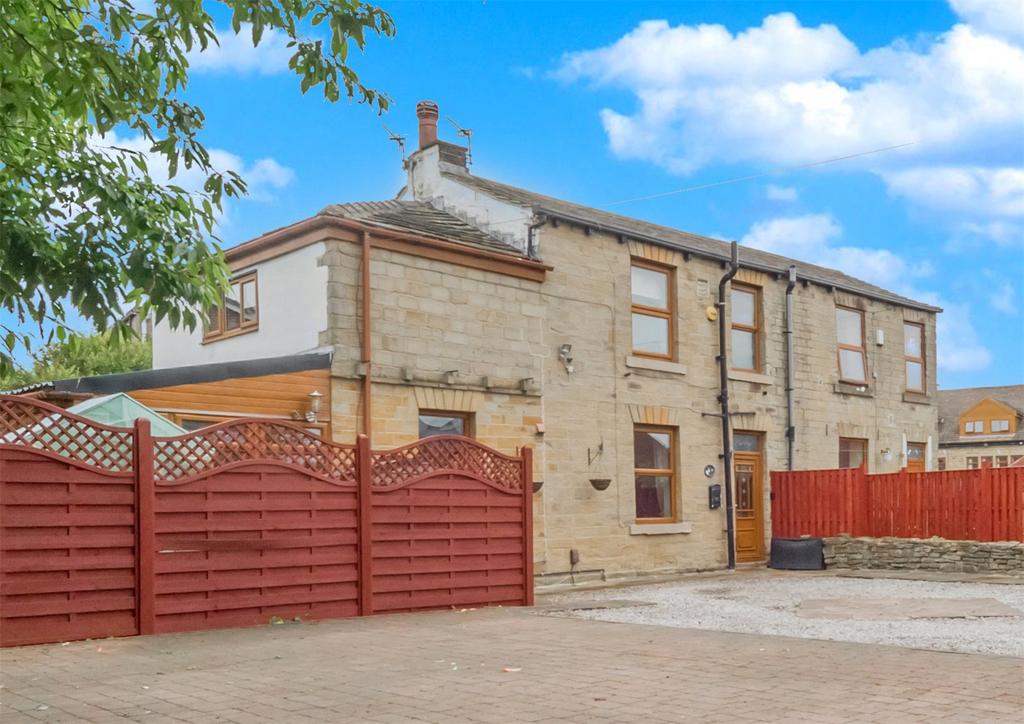 Church Road, Roberttown, West Yorkshire, WF15 2 bed semidetached house