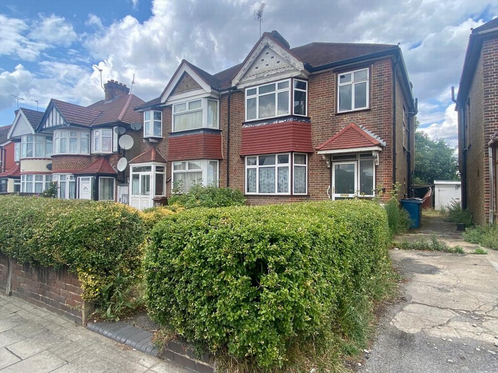 Kenton Road, Harrow, HA3 3 bed semidetached house for sale £575,000