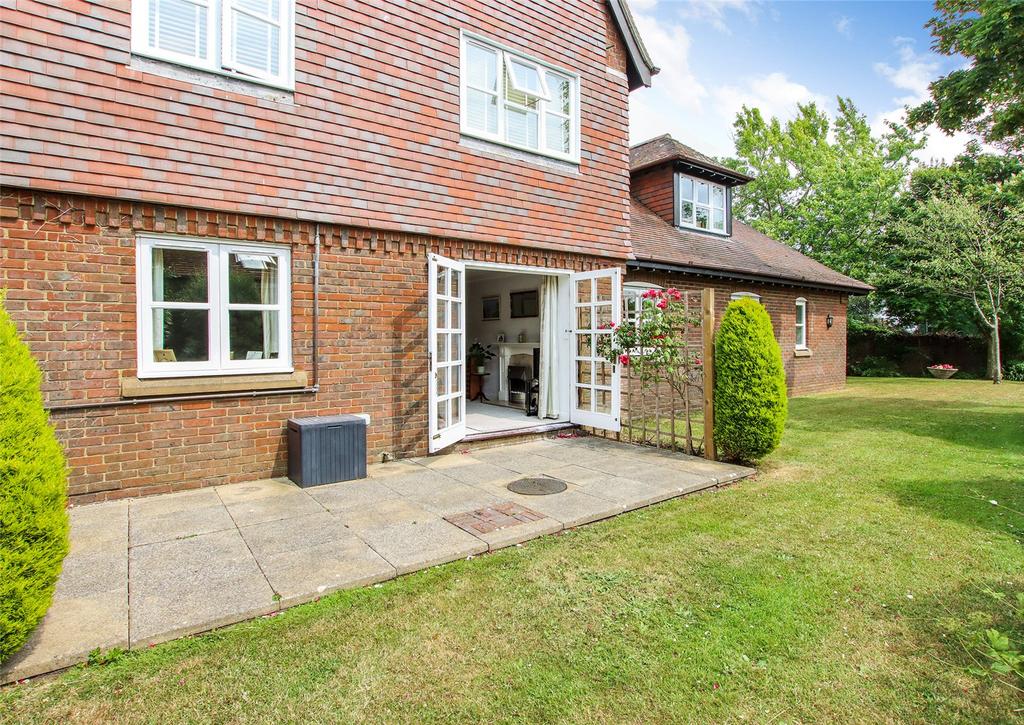 Church Lane, Lymington, Hampshire, SO41 2 bed apartment for sale £405,000