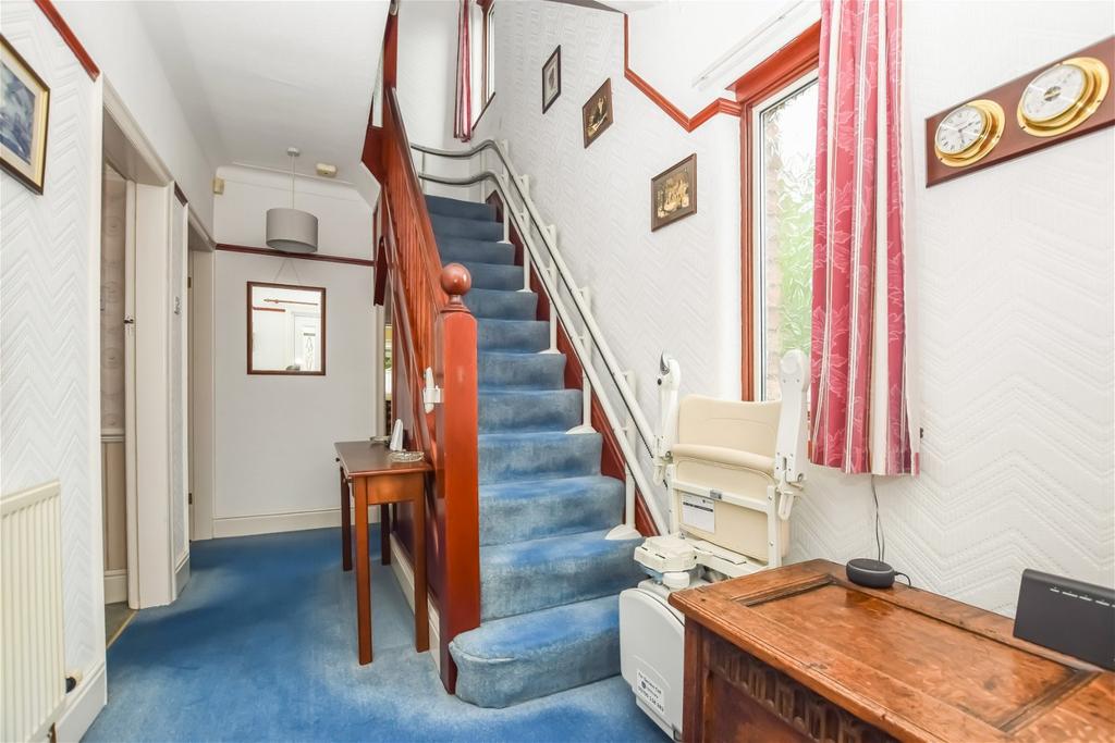 Heath Road, Runcorn 3 bed detached house £255,000