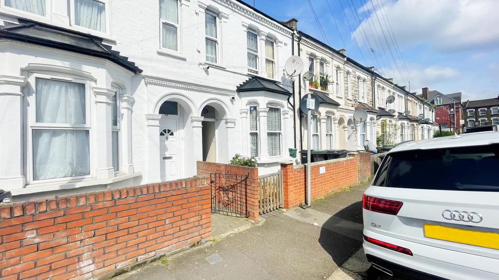 Suffield Road, London, N15 5JX 4 bed terraced house to rent £2,700
