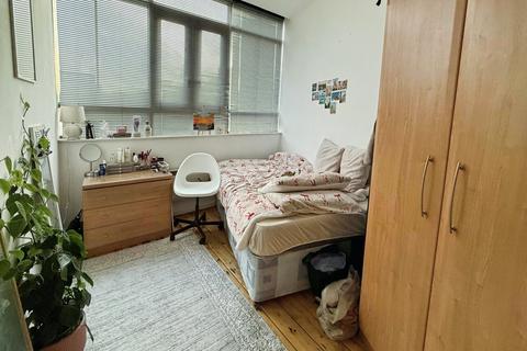 undefined, Byron Street, Leeds, LS2