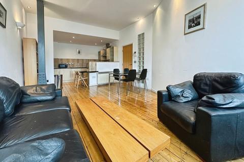 undefined, Byron Street, Leeds, LS2