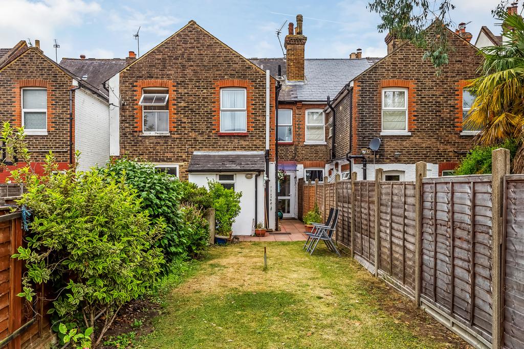 Kingston Road, Leatherhead, Surrey, KT22 3 bed terraced house for sale