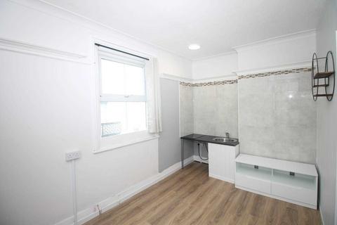 1 bedroom flat to rent, Langney Road, Town