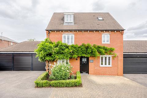 5 bedroom detached house for sale, Walson Way, Stansted, Essex, CM24