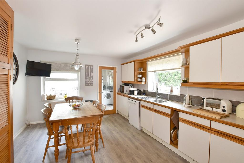 Kitchen/ Dining Room