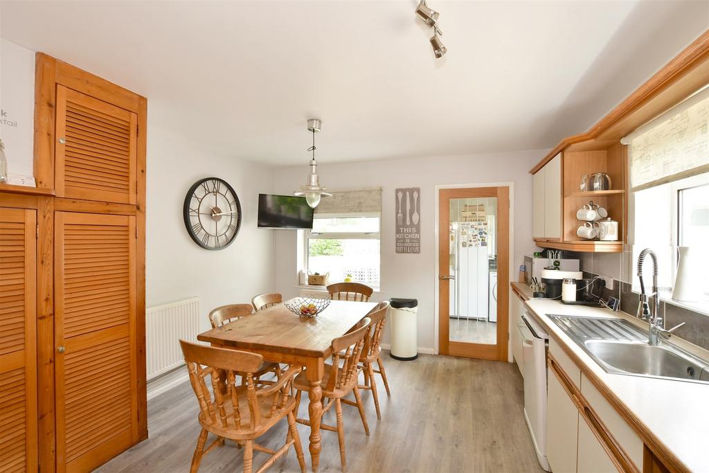 Kitchen/ Dining Room