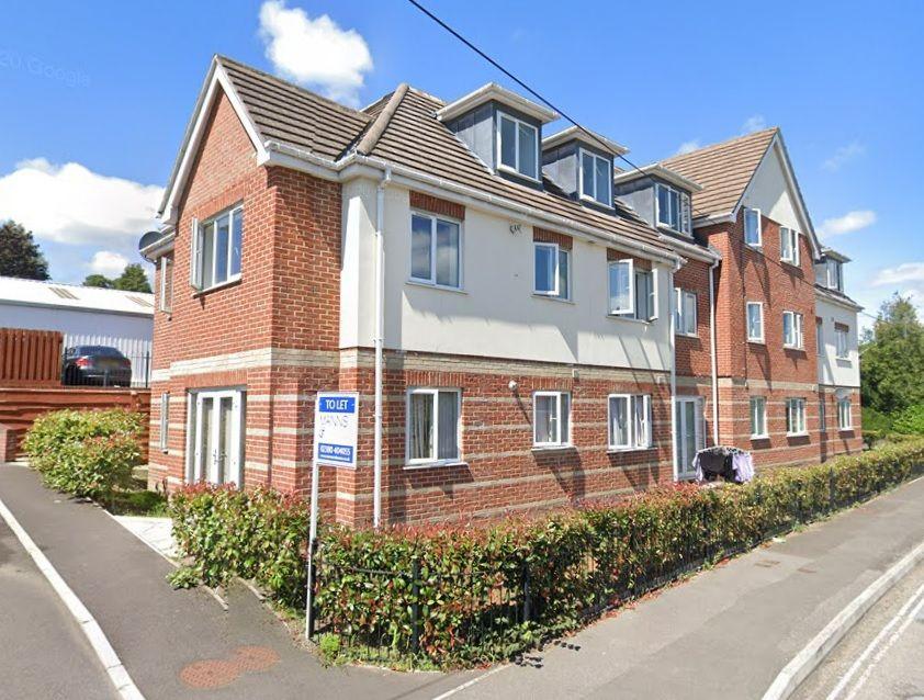 62 Bursledon Road, Hedge End, Southampton SO30 2 bed apartment £895