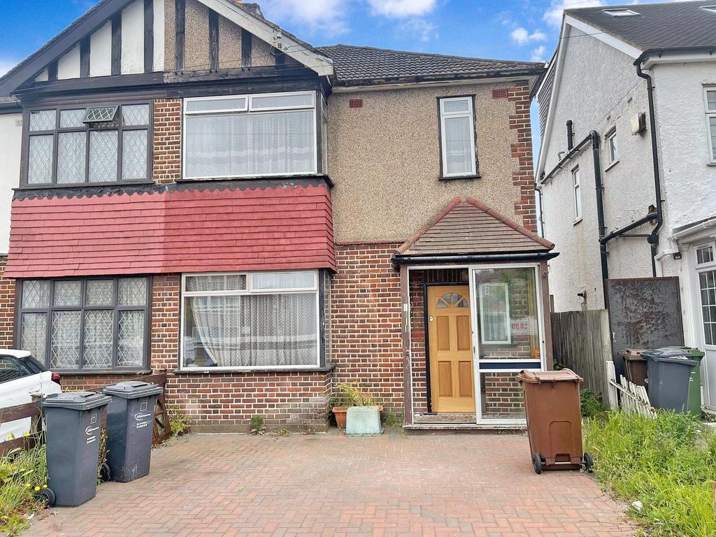 High Road Chadwell Heath Essex 3 Bed Semi Detached House For Sale £