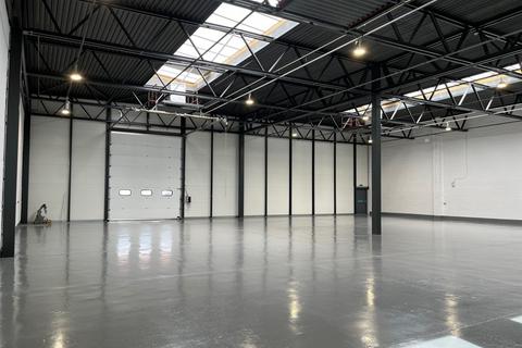 Warehouse to rent, Milton Keynes MK11