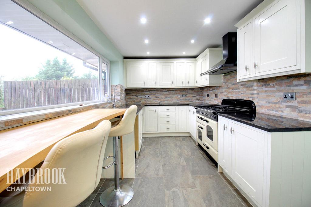 Glenwood Crescent, Chapeltown 4 bed semidetached house £240,000