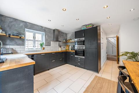 122 Victor Road, London, SE20 7JT