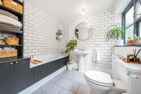 122 Victor Road, London, SE20 7JT