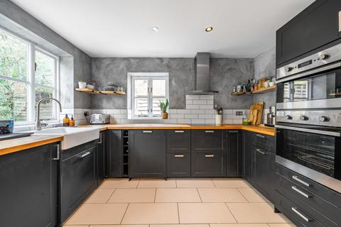122 Victor Road, London, SE20 7JT