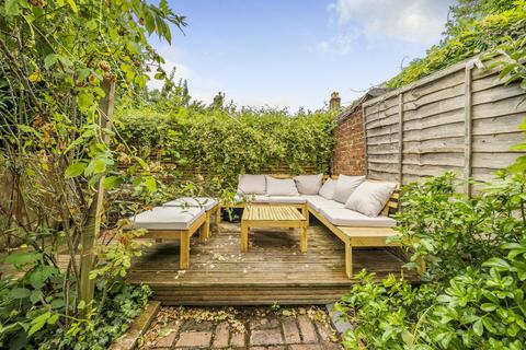 122 Victor Road, London, SE20 7JT