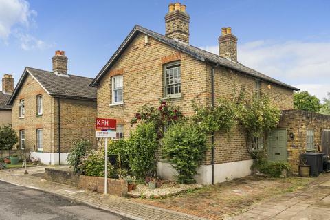 122 Victor Road, London, SE20 7JT