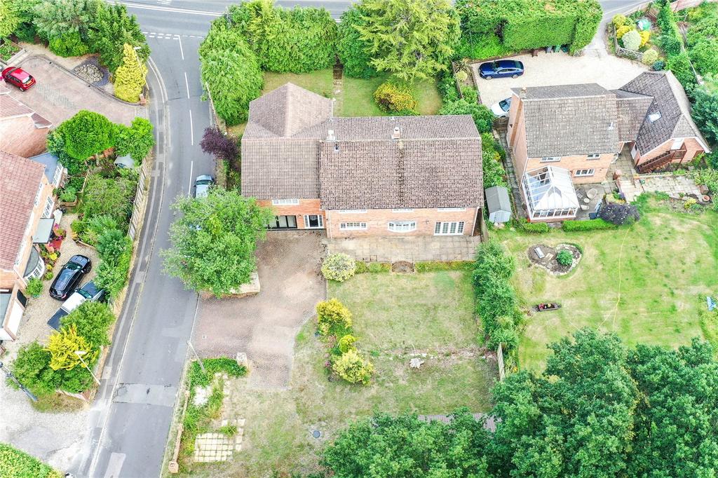 The Green, Tadley, Hampshire, RG26 7 bed detached house for sale £875,000