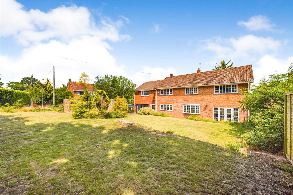 The Green, Tadley, Hampshire, RG26 7 bed detached house for sale £875,000