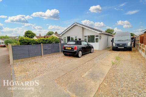 3 bedroom detached bungalow for sale, Meadow Close, Hemsby