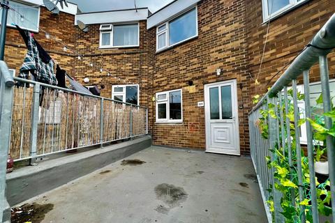 2 bedroom flat to rent, Iveson Drive, Leeds, West Yorkshire, UK, LS16