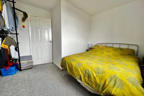 2 bedroom flat to rent, Iveson Drive, Leeds, West Yorkshire, UK, LS16