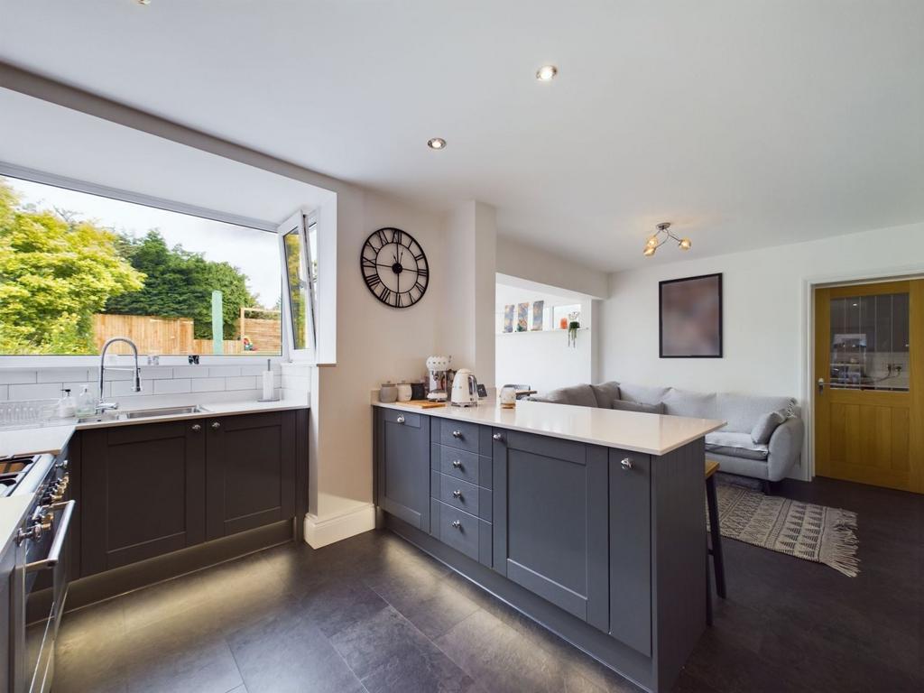 Kitchen/dining/family room