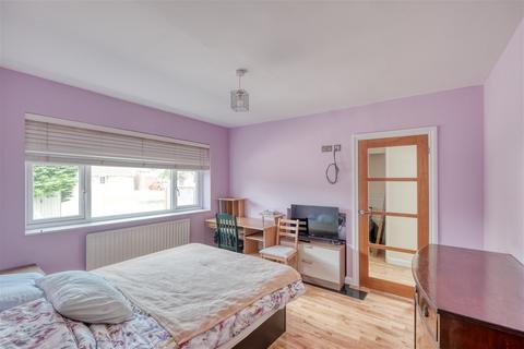 8 Crown Close, Lower Broadheath, Worcester, WR2 6RB