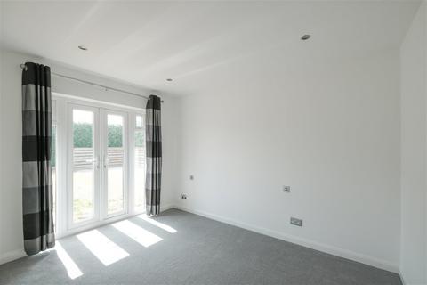 8 Crown Close, Lower Broadheath, Worcester, WR2 6RB