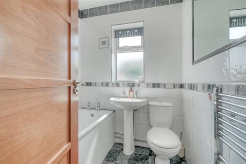 8 Crown Close, Lower Broadheath, Worcester, WR2 6RB