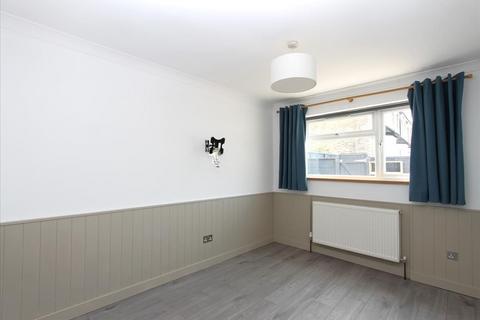 1 bedroom ground floor maisonette to rent, Balham Road, London, N9