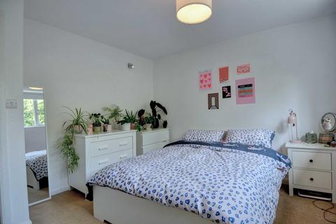 48 Upton Close, Henley-on-thames, RG9 1BU