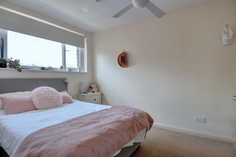 48 Upton Close, Henley-on-thames, RG9 1BU