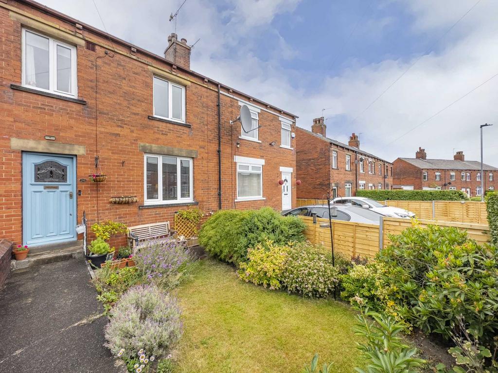 Farfield Avenue, Batley 3 bed terraced house for sale £150,000