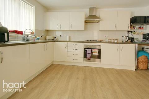 23 Kingsway, Stainforth, Doncaster, DN7 5PB