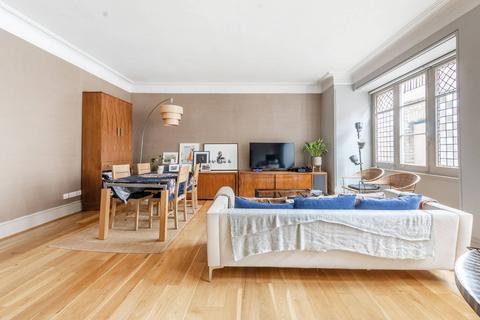 1 bedroom flat for sale, Kensington Court Gardens, Kensington, London, W8
