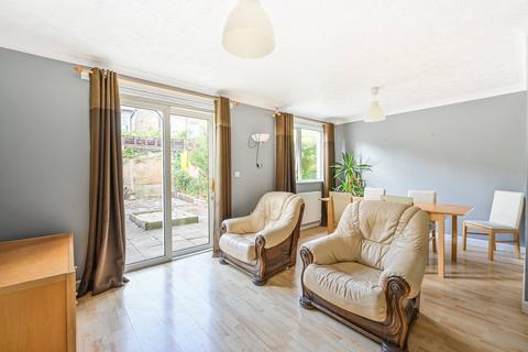 17 Abbotsbury Close, London, E15 2RR