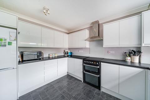 15 Heron Close, Guildford, GU2 9PH