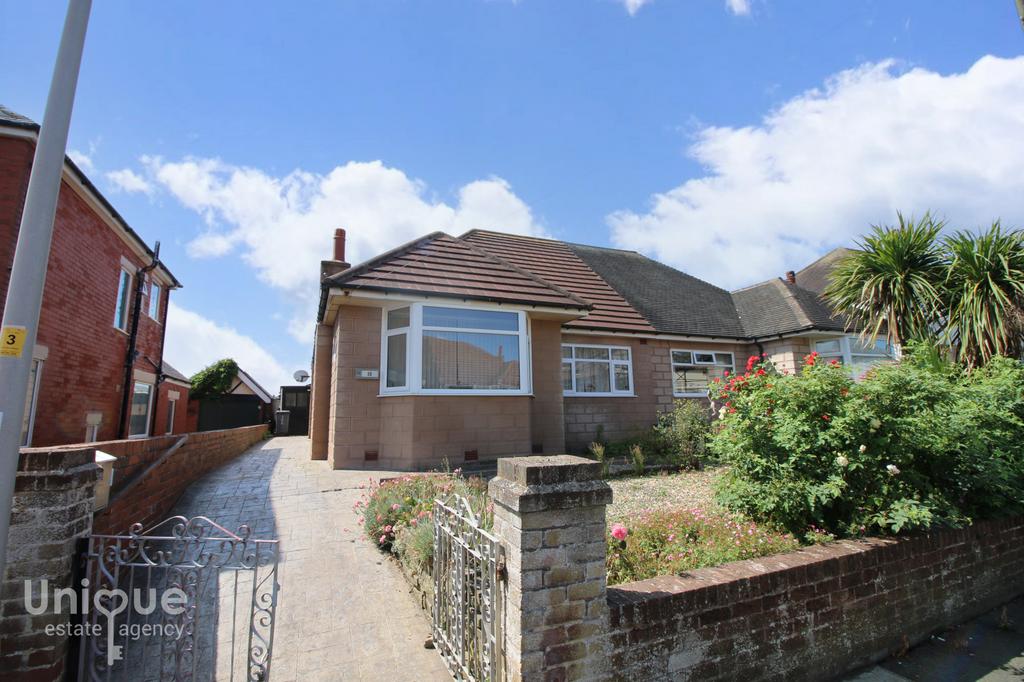 College Avenue, ThorntonCleveleys, Lancashire, FY5 2 bed bungalow for
