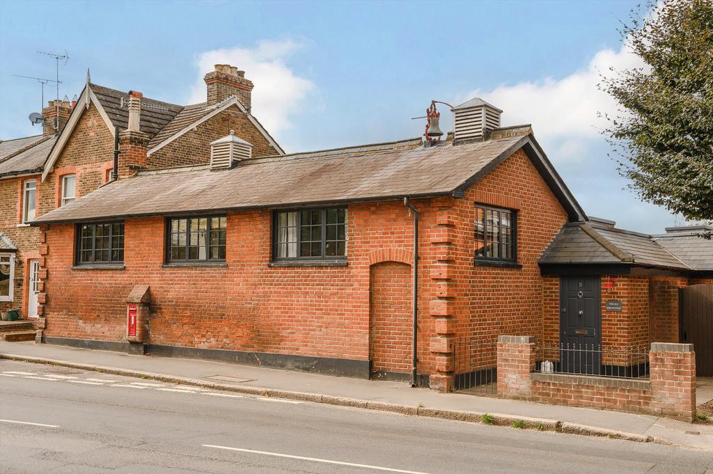 Tilt Road, Cobham, Surrey, KT11 3 bed semidetached house for sale £