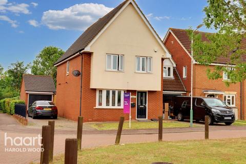 4 bedroom detached house for sale, Harris Close, Romford