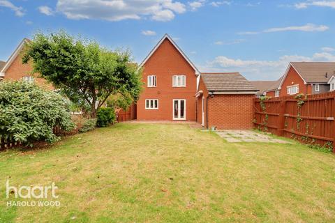 4 bedroom detached house for sale, Harris Close, Romford