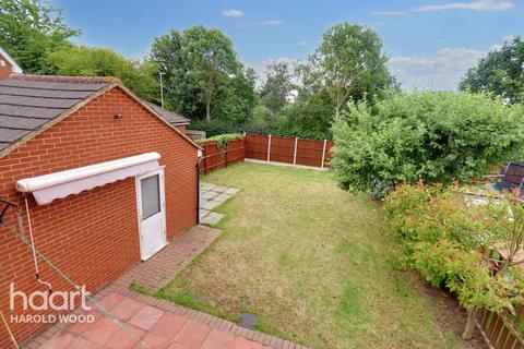 18 Harris Close, Romford, RM3 8PQ