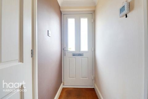 18 Harris Close, Romford, RM3 8PQ