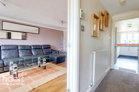 18 Harris Close, Romford, RM3 8PQ