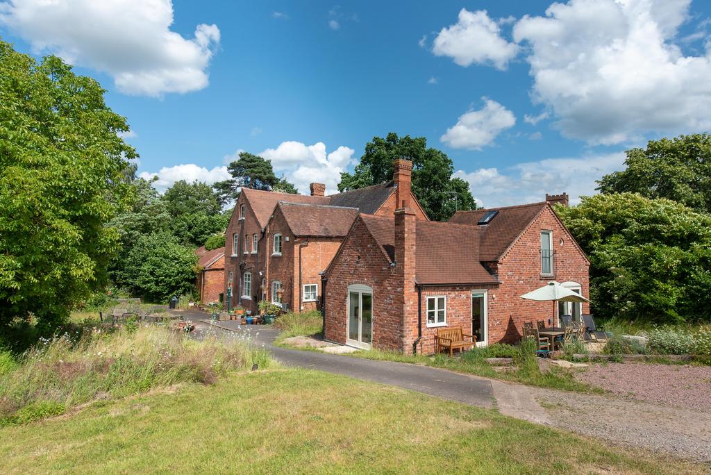 Chadwick Lane, Hartlebury, Kidderminster, Worcestershire, DY11 5 bed
