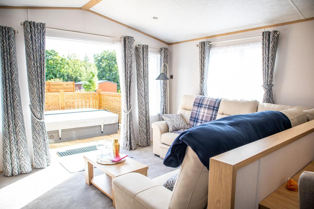 Living Room &amp; Decking With Hot Tub