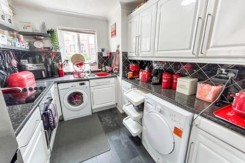 2 bedroom terraced house for sale, Walnut Gardens, Plymouth, PL7
