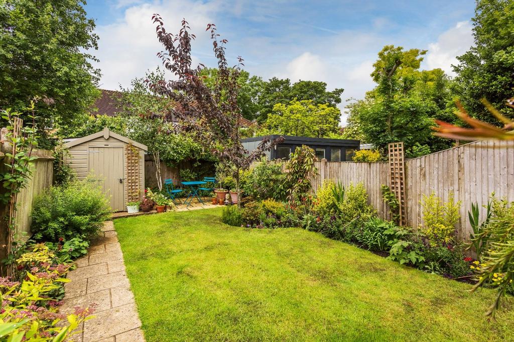 Belmont Avenue, New Malden KT3 4 bed end of terrace house £650,000