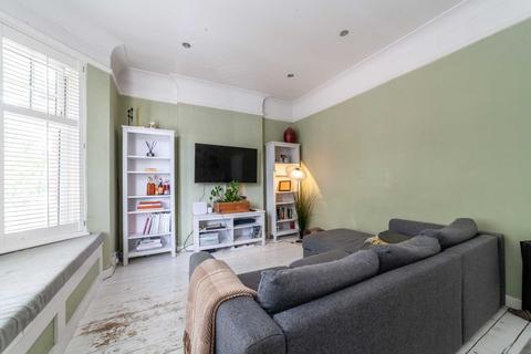 2 bedroom maisonette to rent, Cricklade Avenue, Streatham Hill